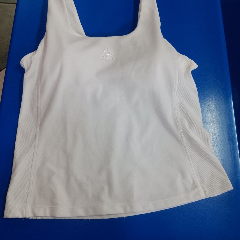 Reebok White Tank Top elastic in good condition